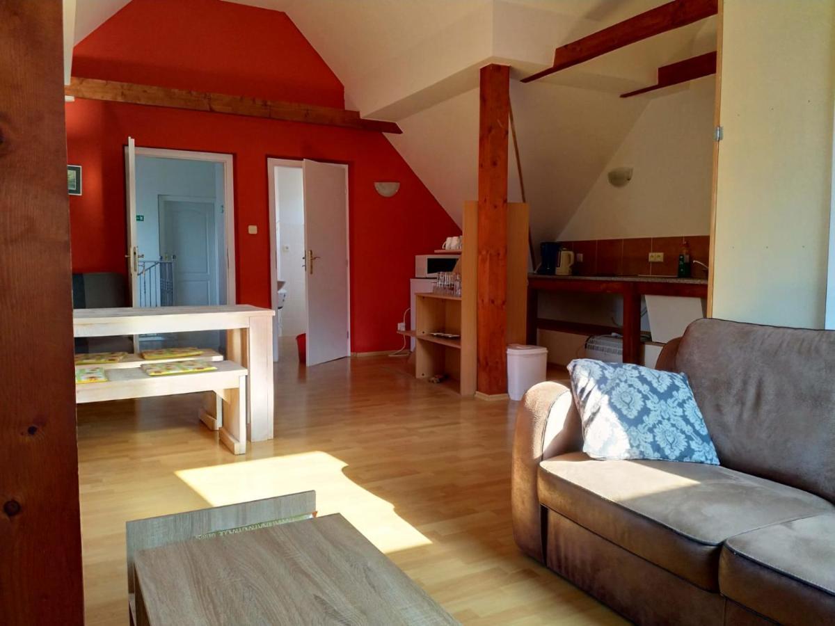 Camping & Guest House Pliskovice Mirovice Exterior foto