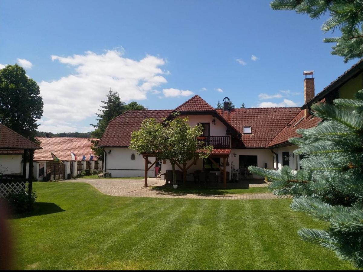 Camping & Guest House Pliskovice Mirovice Exterior foto